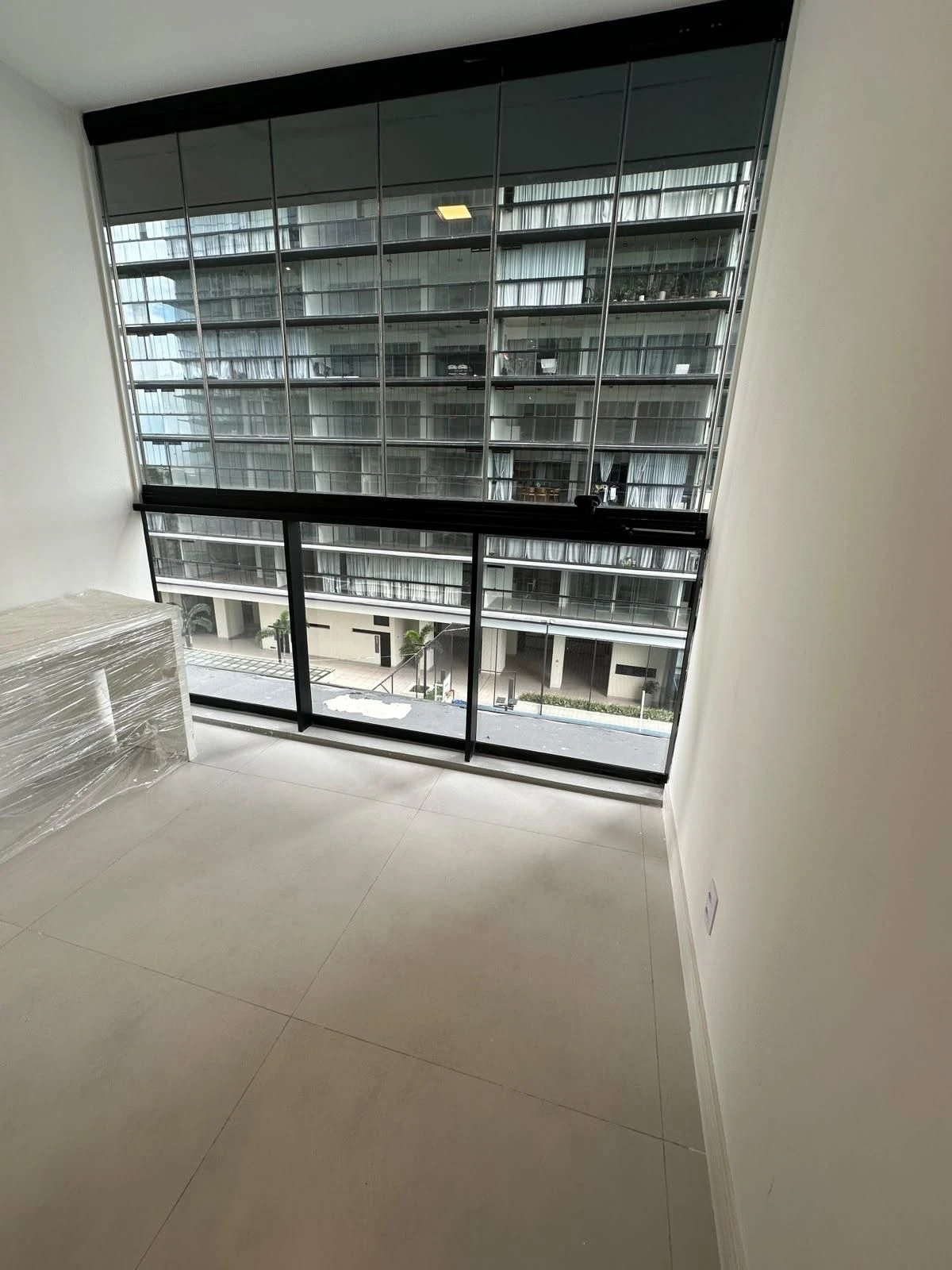 Floor-to-ceiling windows in a 2-bedroom apartment, 84 m² — photo 46