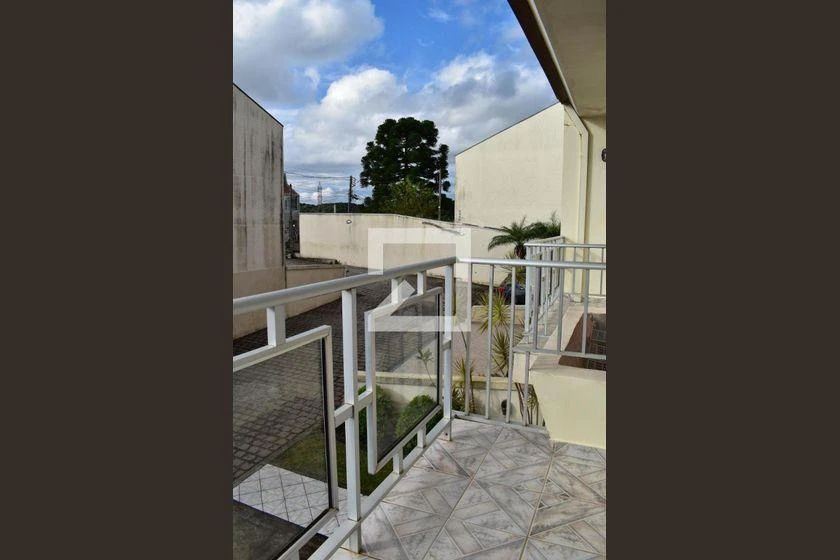 3-bedroom house with a walk-in closet in Curitiba — photo 28