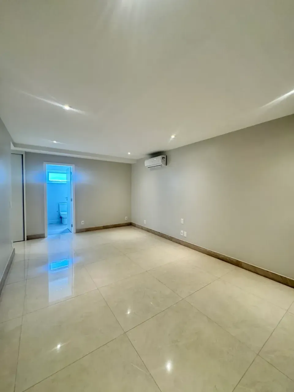 Casa sem mobília com 4 quartos e cozinha fechada a gás — photo 7