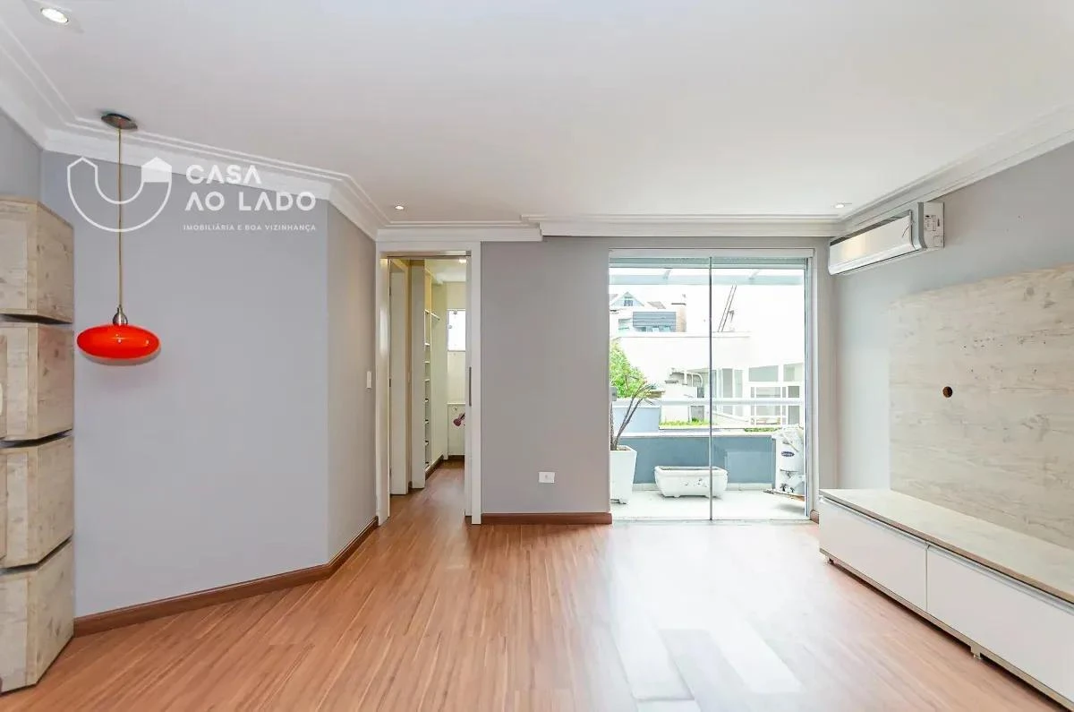 Balcony with a grill in a 3-bedroom house, 264 m² — photo 35