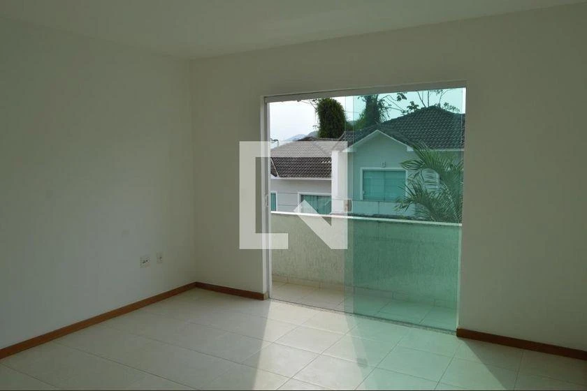 188 m² house with 4 en-suite bedrooms and 3 parking spots — photo 3