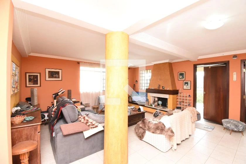 House with 4 bedrooms, 4 baths, and 5 parking spaces — photo 7