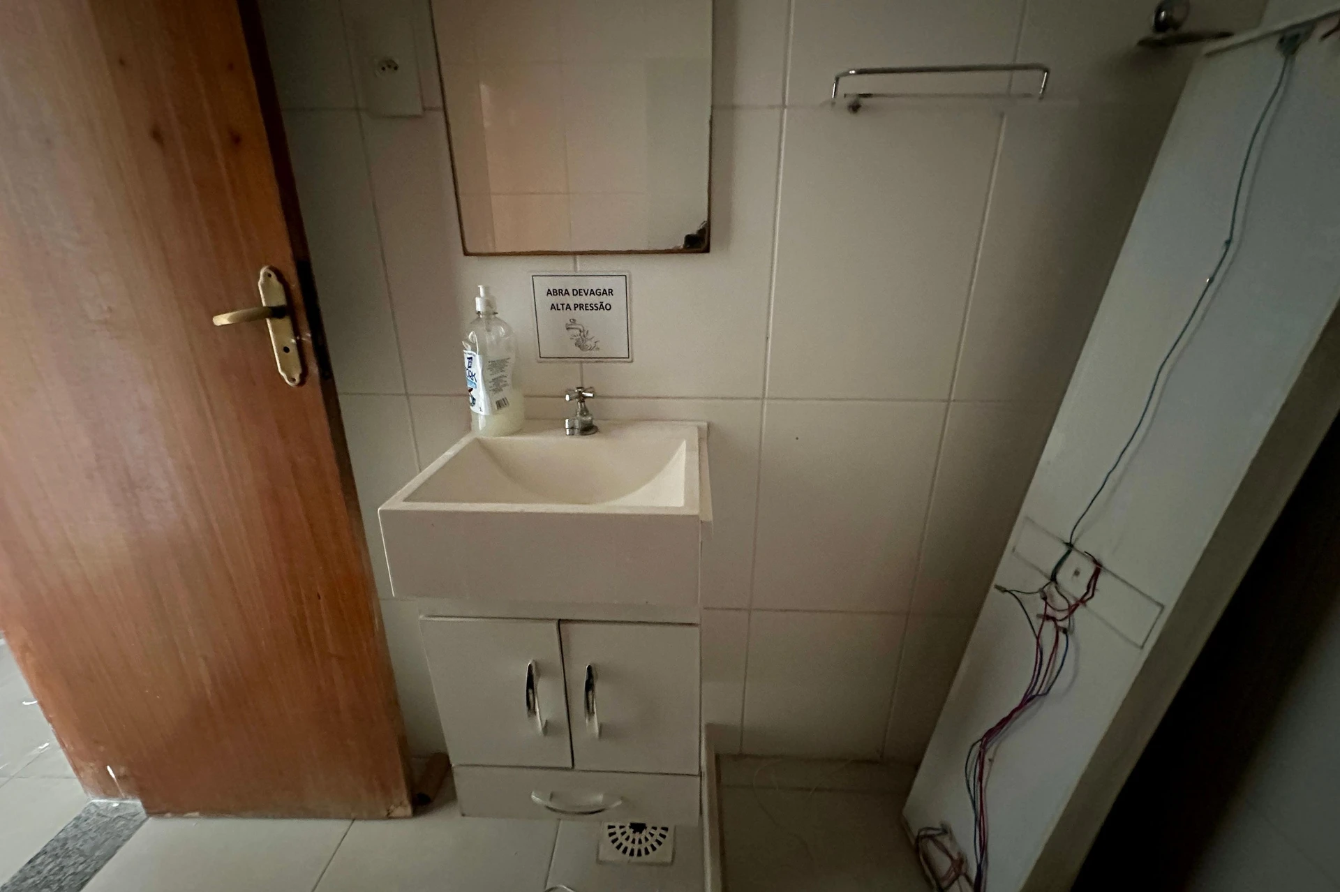 1-bedroom, 1-bath apartment with no parking space — photo 18