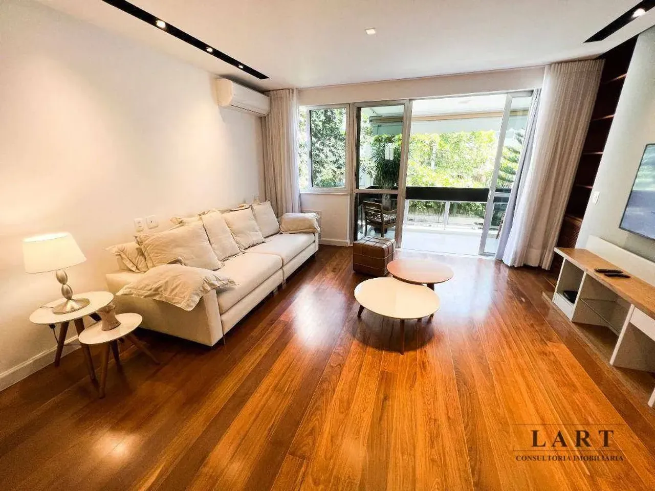 Home office in a 3-bedroom apartment, 160 m² — photo 7