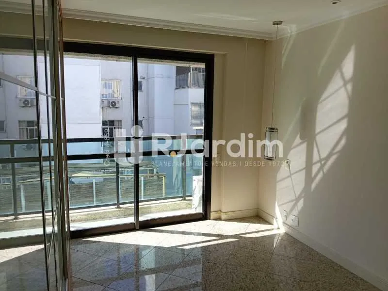 Apartment with 3 bedrooms, 5 bathrooms and 2 parking spots — photo 12