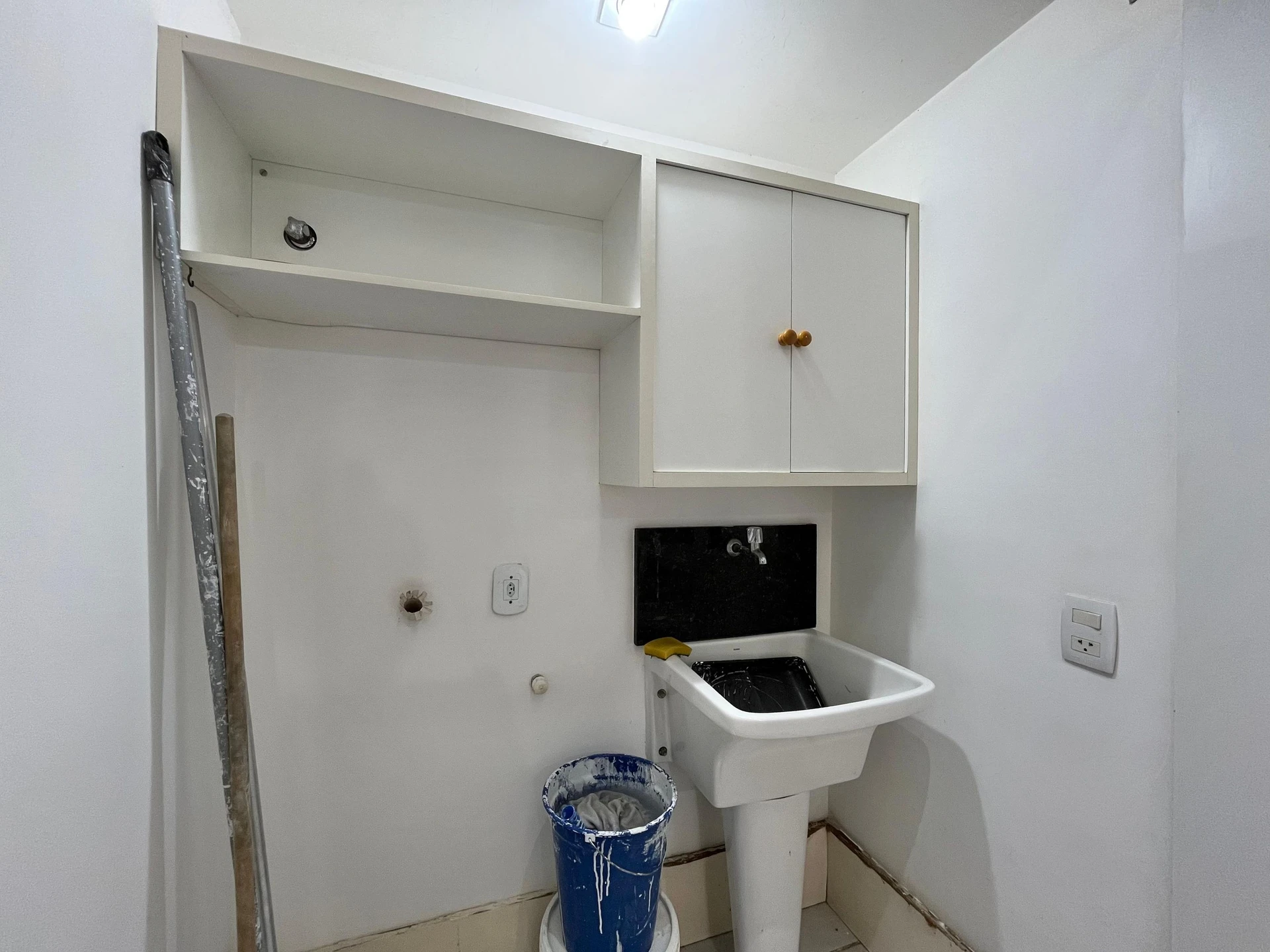 One-bedroom apartment with a washing machine — photo 15