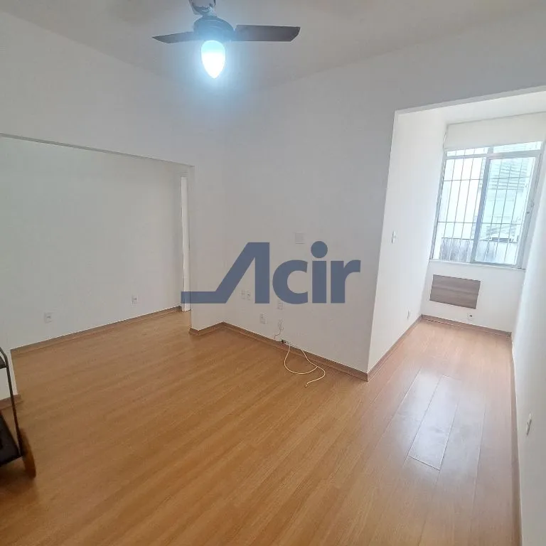 Wood or laminate floors in a one-bedroom apartment, 39 m² — photo 22