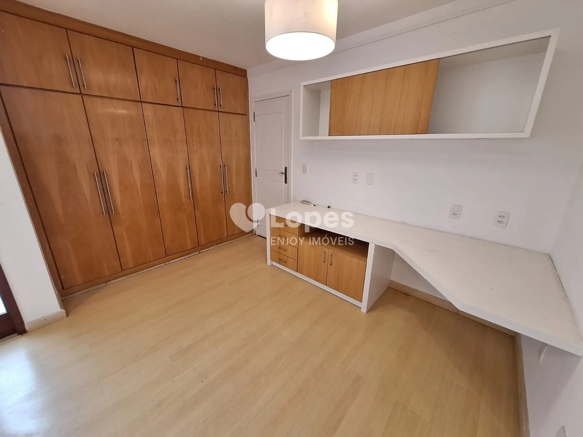 5-bedroom apartment in a building with a gym — photo 34