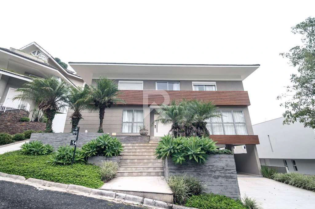 House with 4 en-suite bedrooms and 711 m² private garden