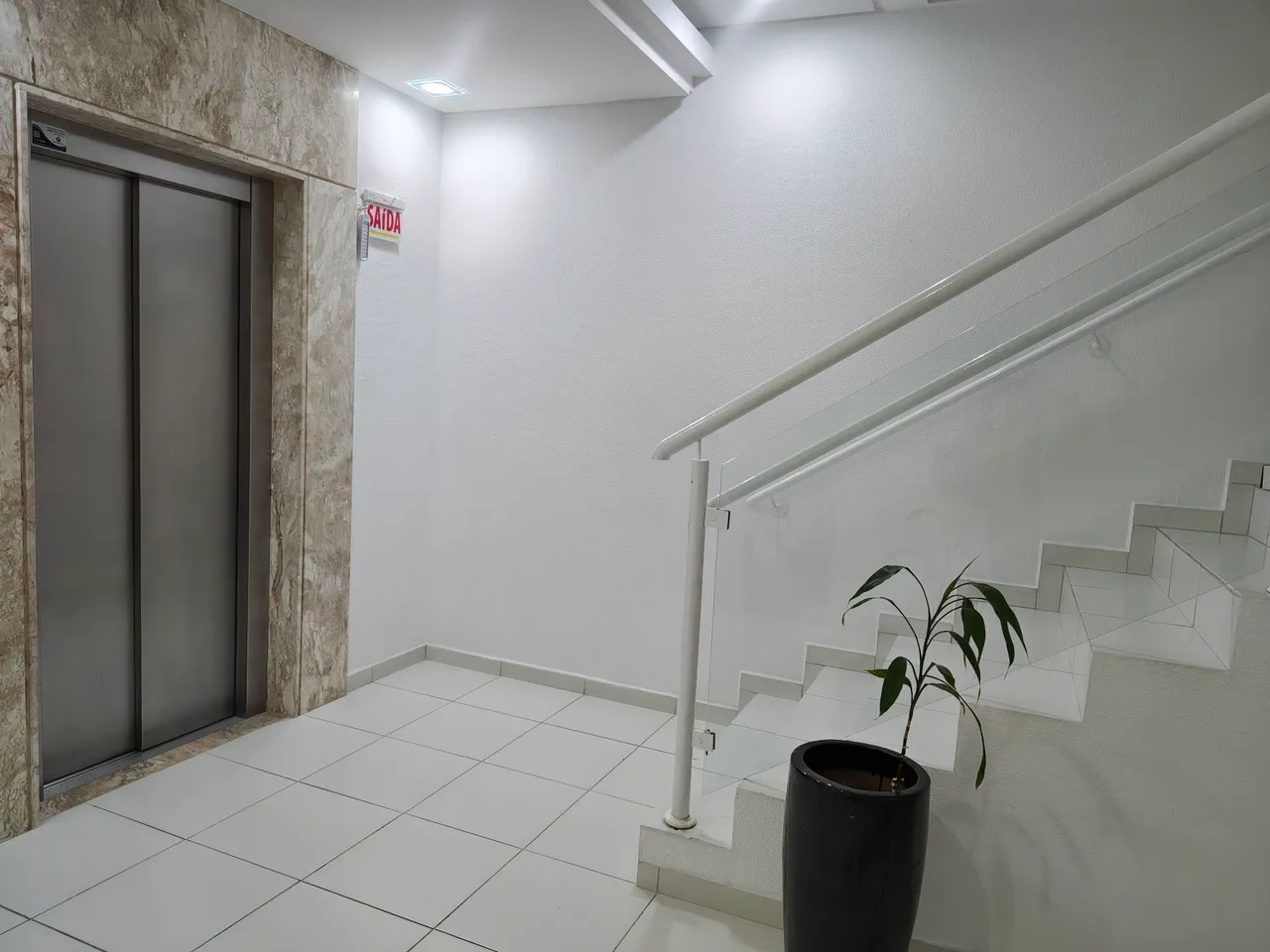 Glass-enclosed balcony in a 2-bedroom apartment, 83 m² — photo 17