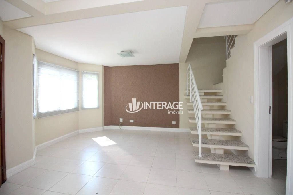 Balcony with a grill in a 3-bedroom house, 150 m² — photo 15