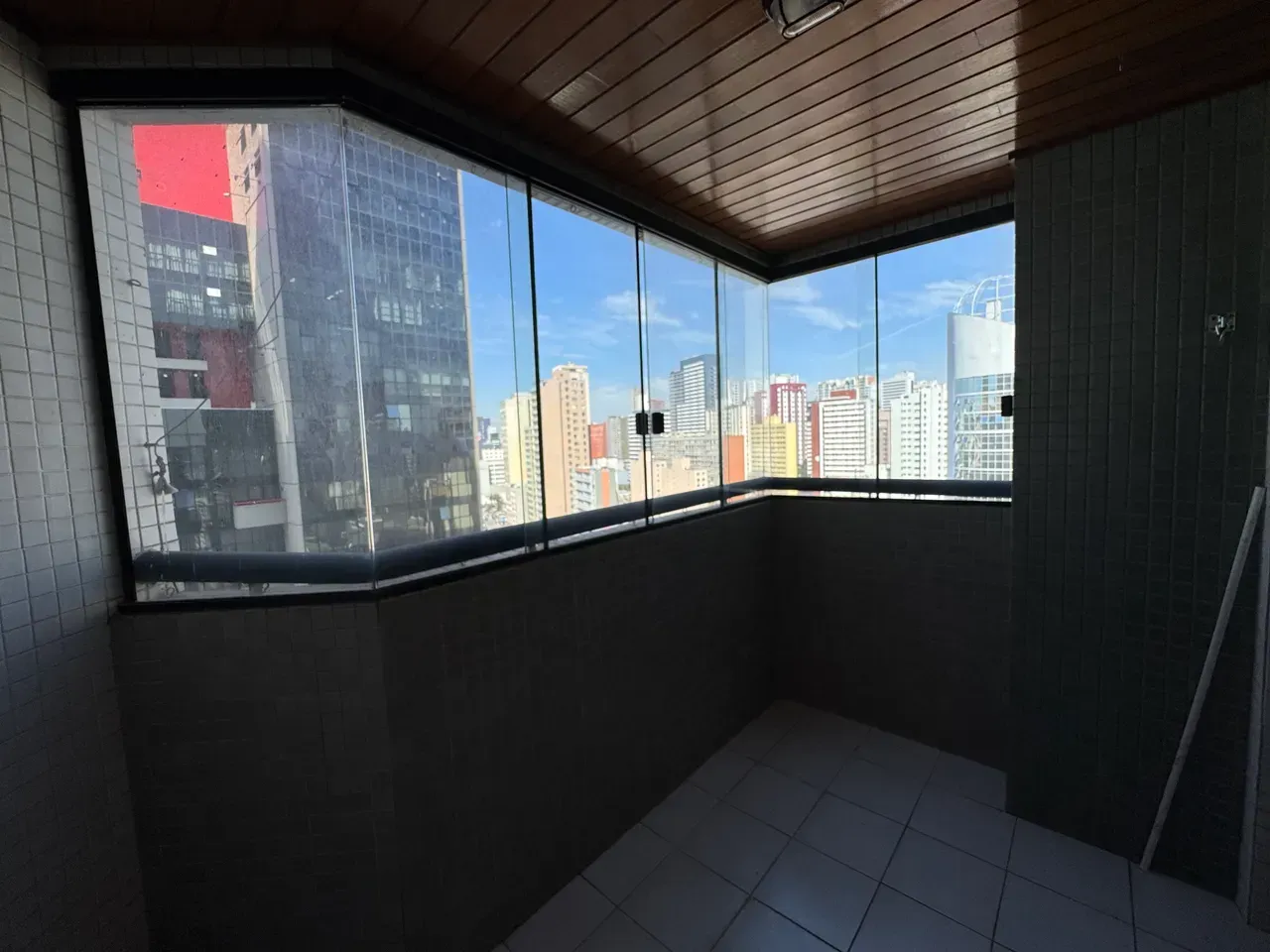 1-bedroom apartment with open-plan kitchen and balcony — photo 13