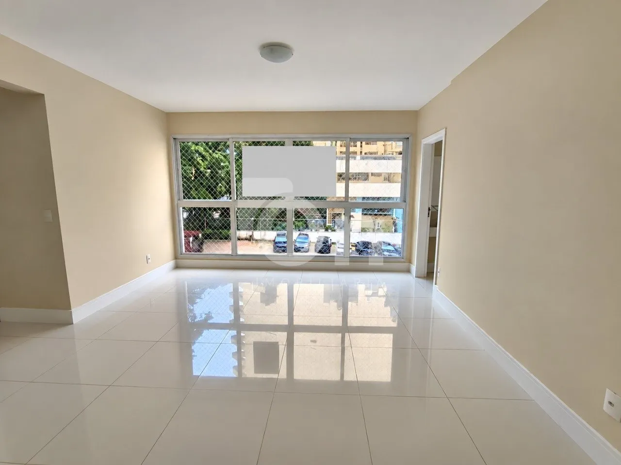 Bathtub in a 4-bedroom apartment, 178 m² — photo 18