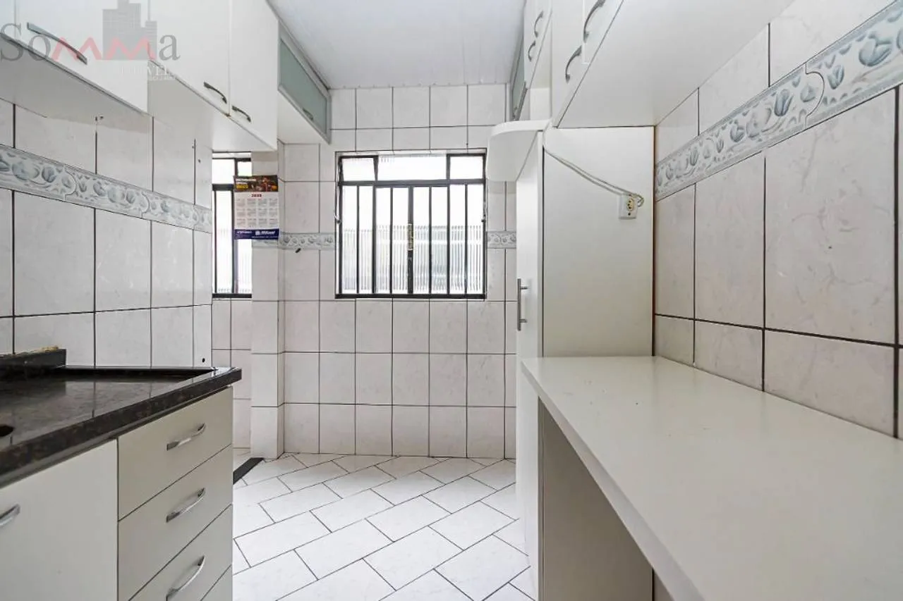 2-bedroom apartment with wood or laminate floors — photo 12
