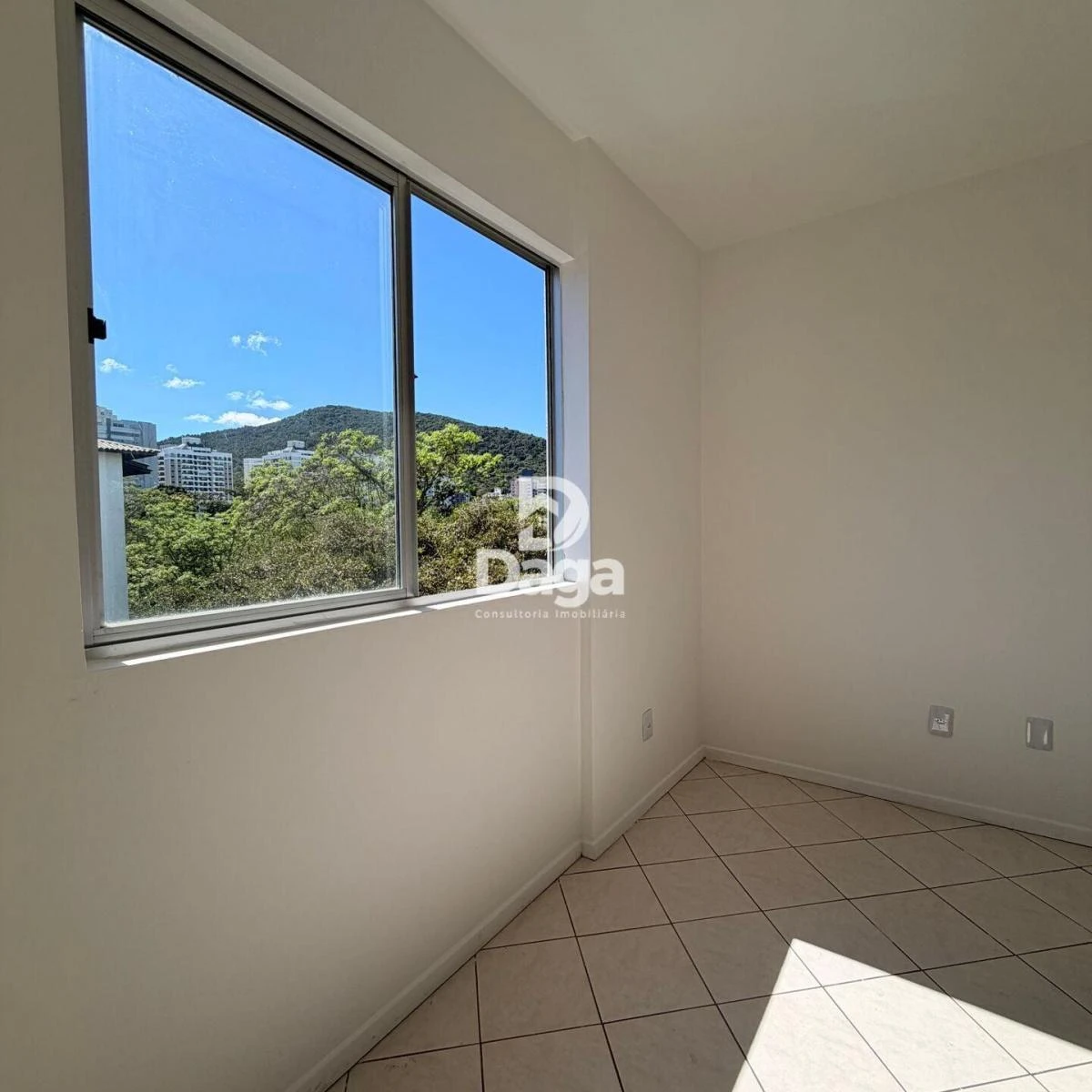 2-bedroom apartment with a separate kitchen and parking — photo 7
