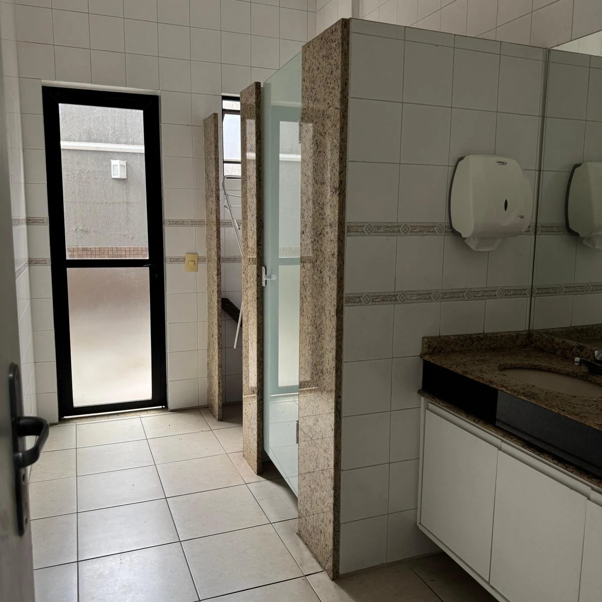 3-bedroom apartment with an en-suite and gas kitchen — photo 26