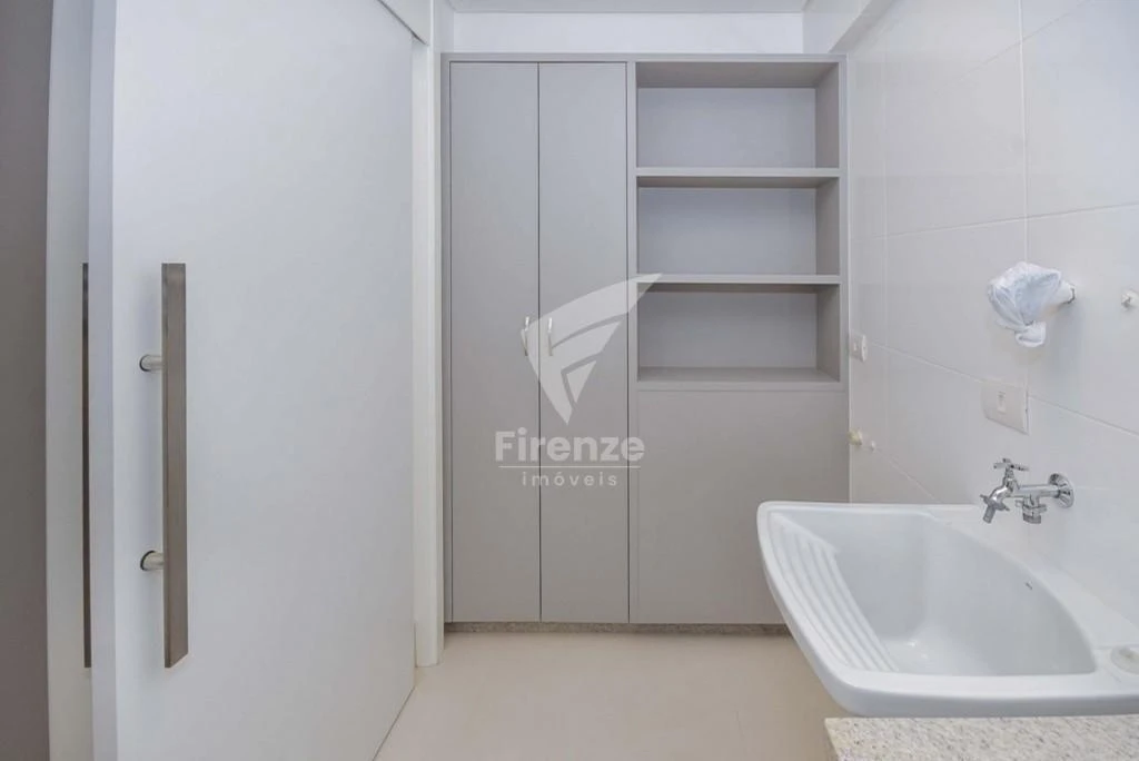 3-bedroom apartment with a home office in Curitiba — photo 28
