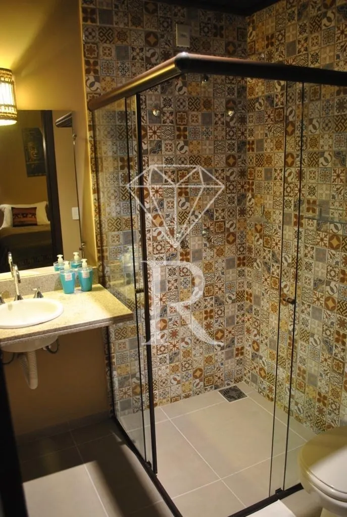 House with 7 en-suite bedrooms and 4 parking spaces — photo 17