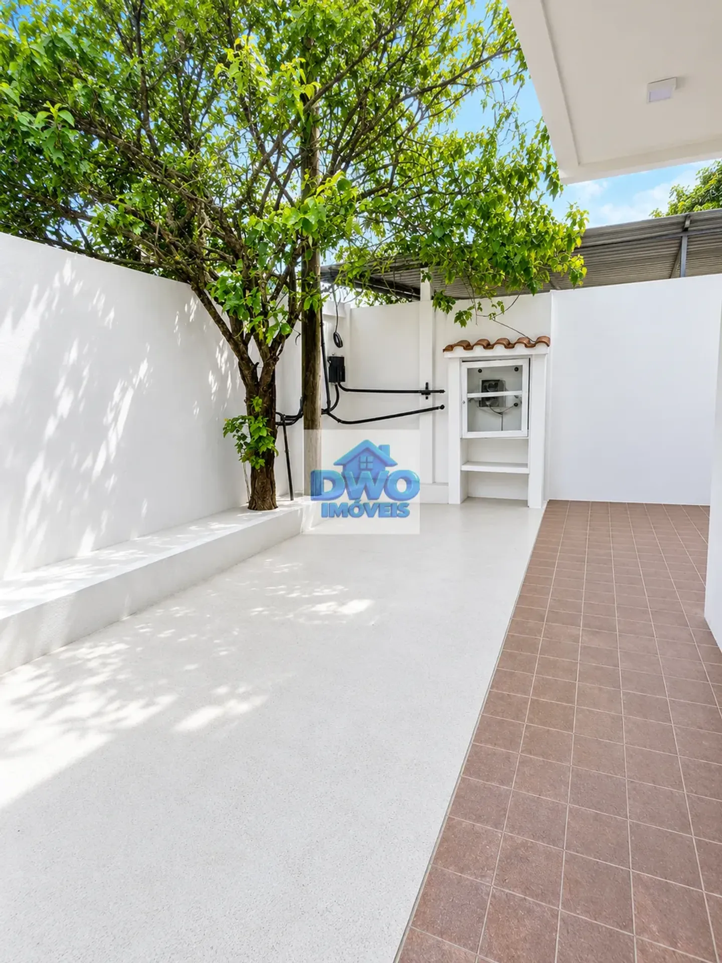 House, 200 m², with a glass-enclosed balcony — photo 9