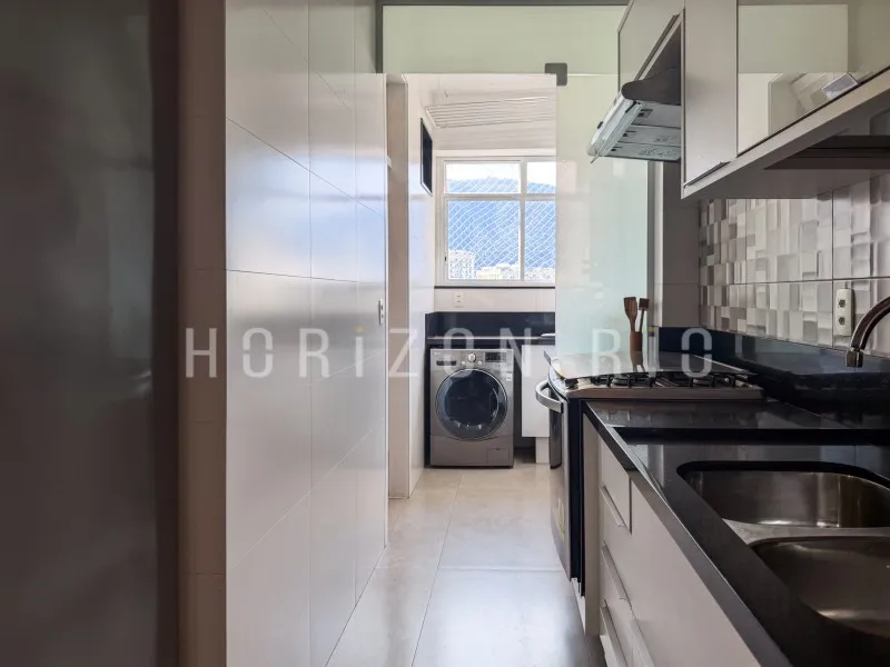 3-bedroom apartment with a mountain view — photo 2