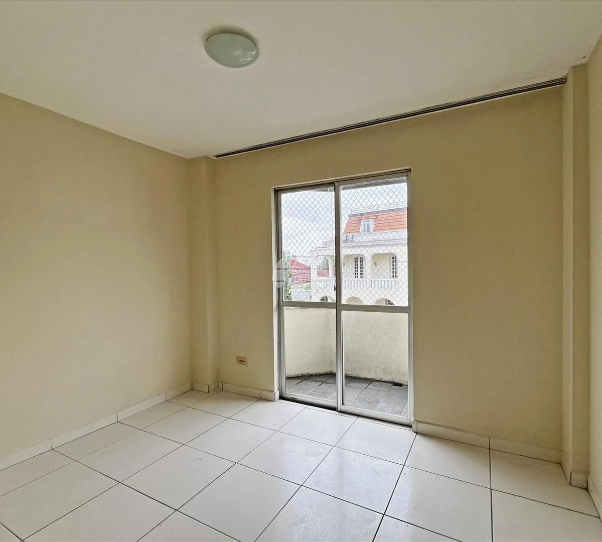 One-bedroom apartment with a washing machine — photo 6
