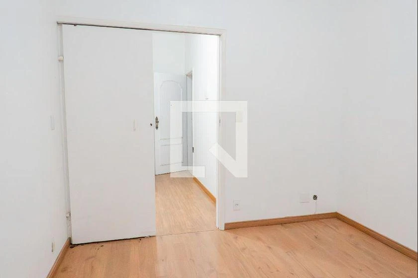 One-bedroom apartment with wood or laminate floors — photo 23