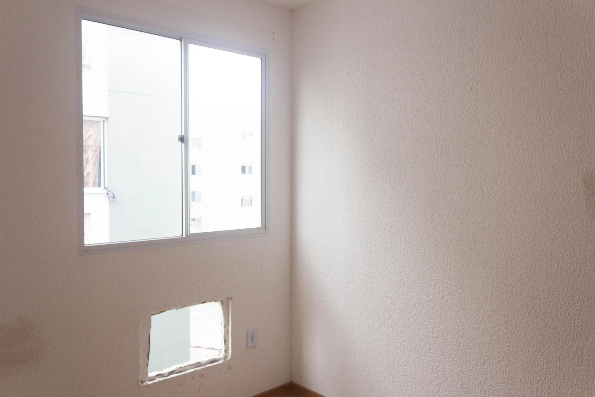 2-bedroom apartment in a building with a pool — photo 33