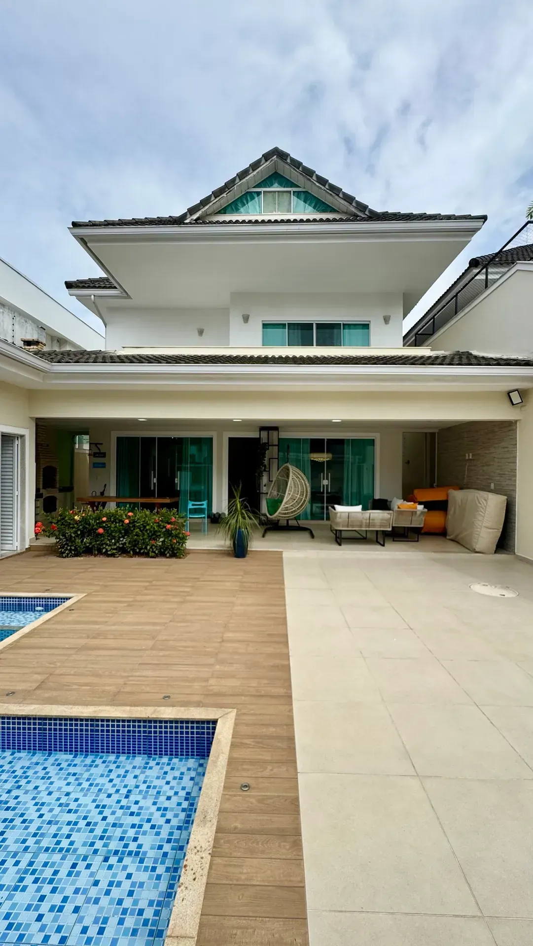 House with 5 bedrooms and a built-in balcony grill — photo 2