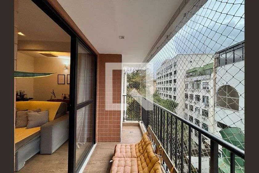 Renovated 2-bedroom apartment with city view, 85 m² — photo 27