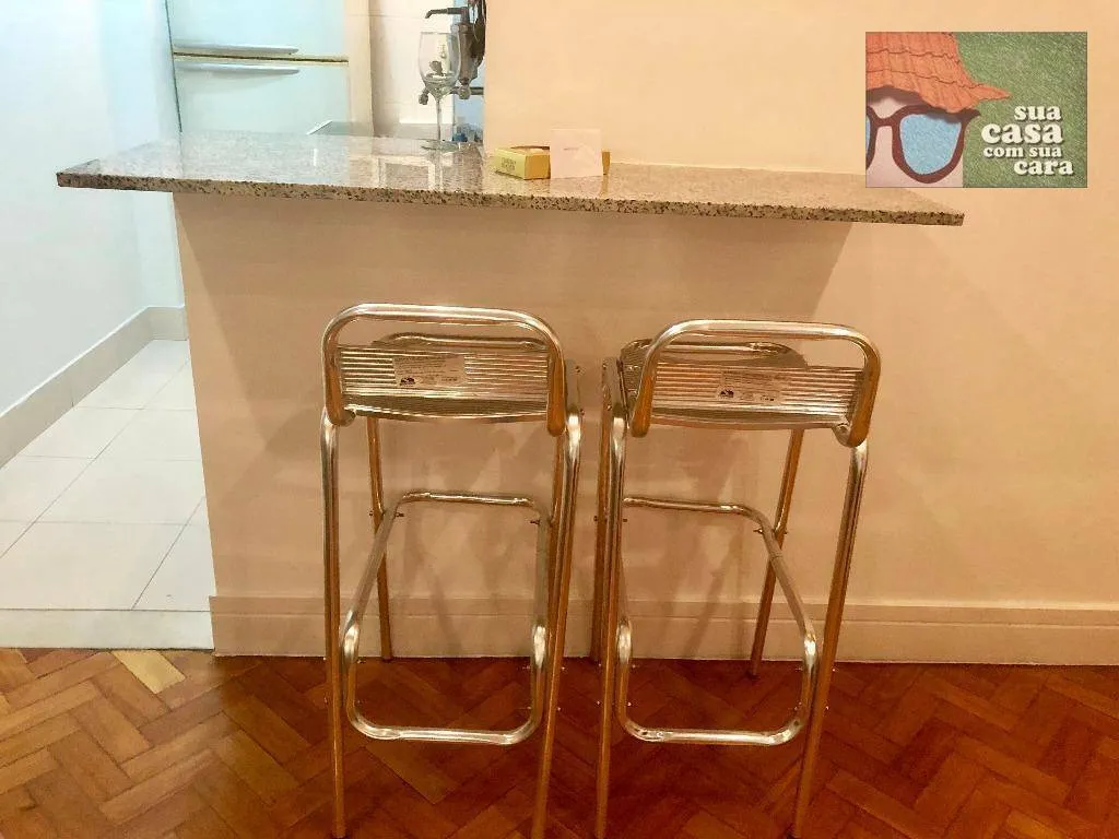 Wood or laminate floors in a one-bedroom apartment, 50 m² — photo 10
