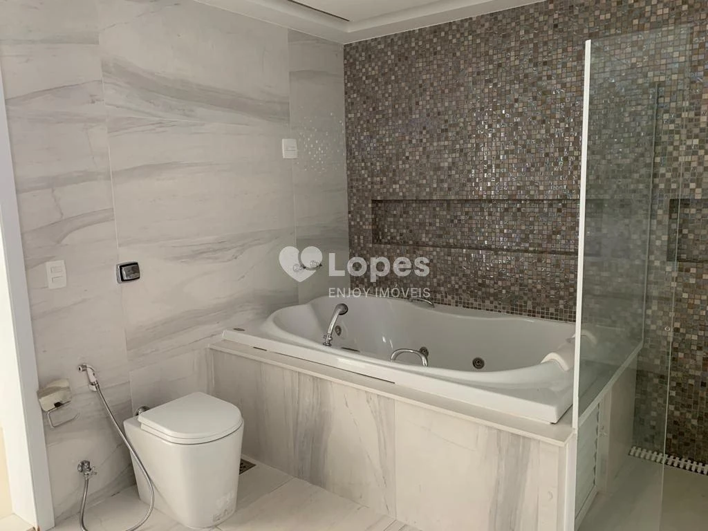 Furnished house, 330 m², with a glass-enclosed balcony — photo 13