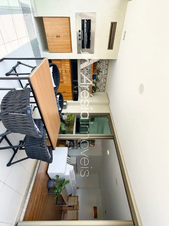 Balcony with a grill in a 4-bedroom apartment, 178 m² — photo 3