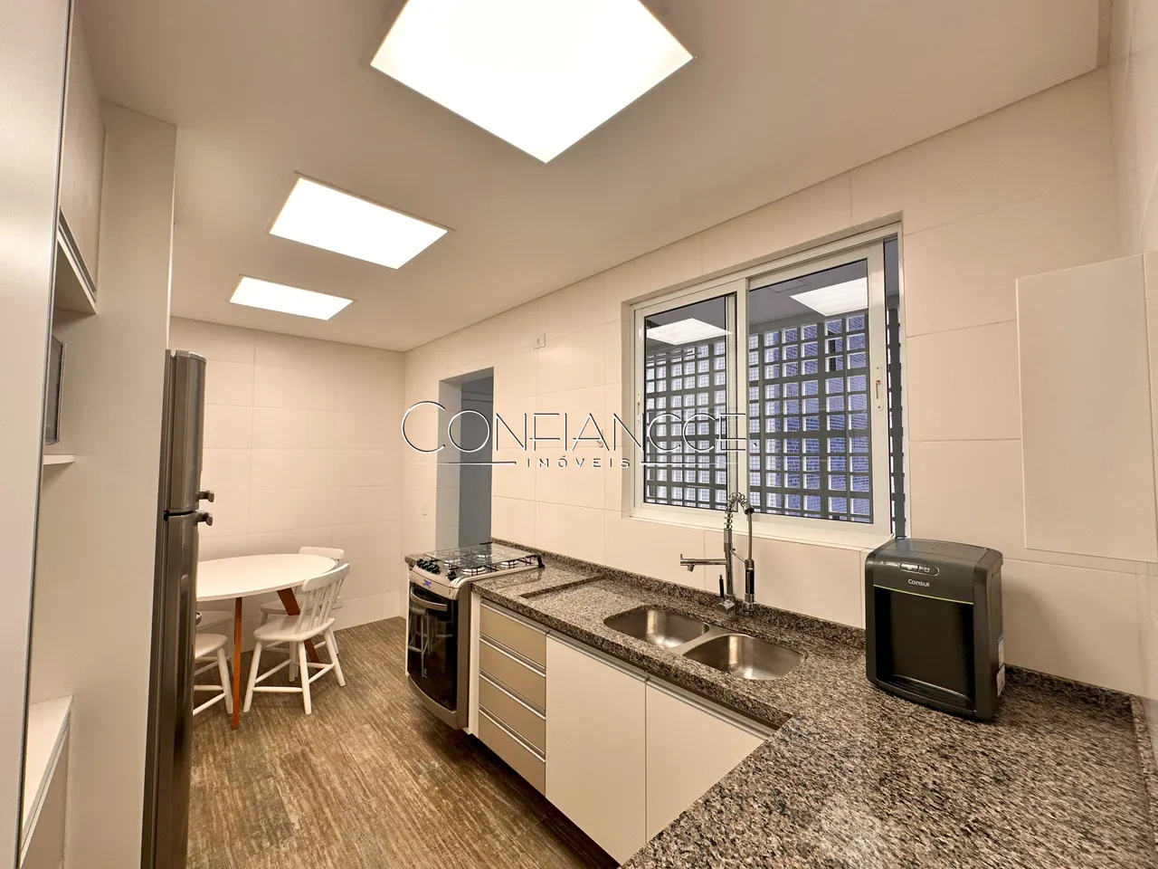 Apartamento en alquiler con 3 habitaciones y 137 m² — photo 8