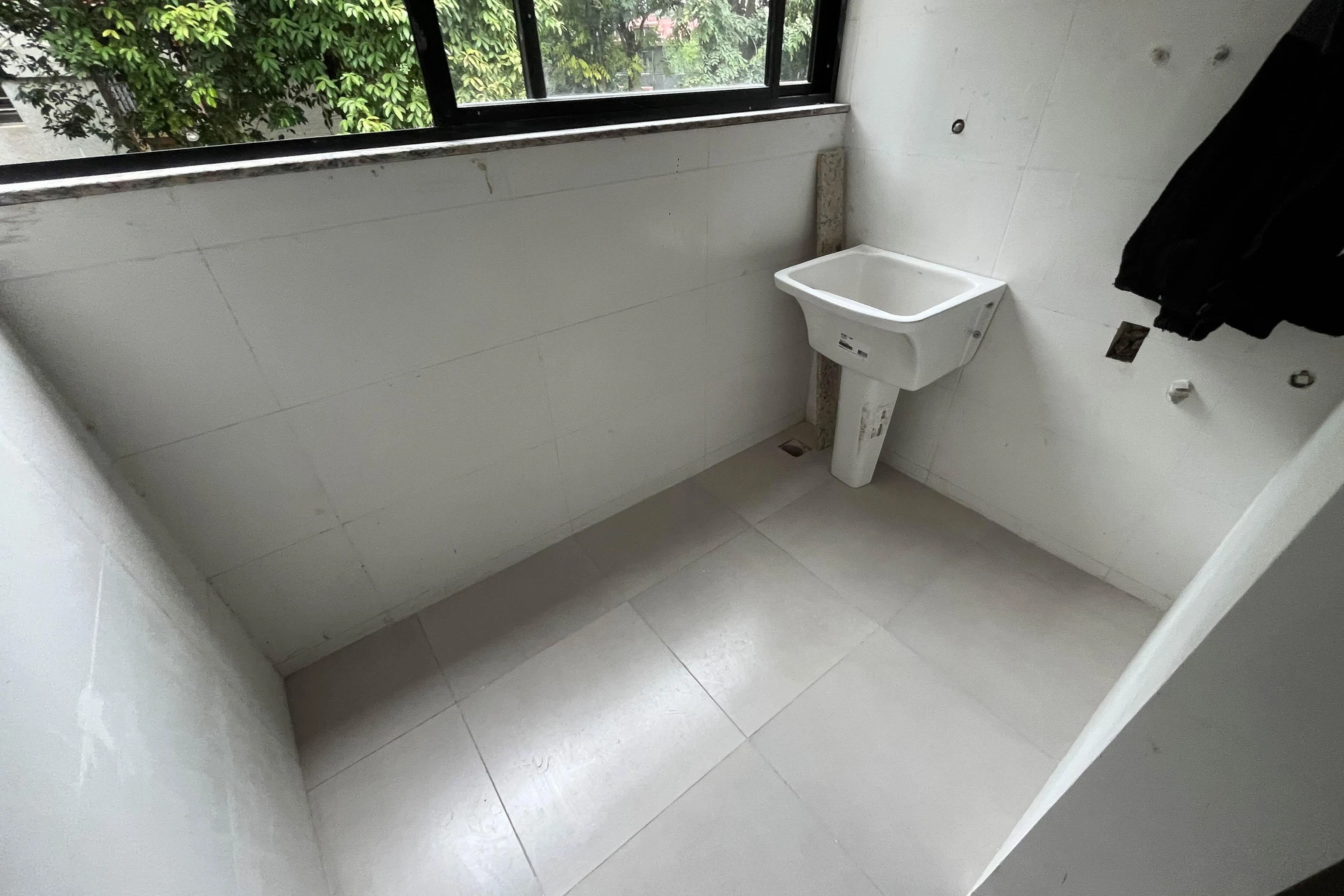 2-bedroom apartment with a mountain view — photo 6