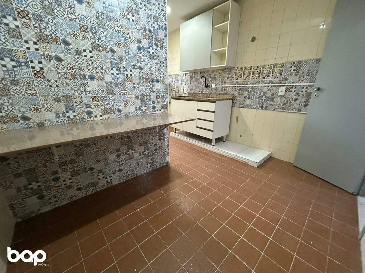 Apartment with a fitted kitchen and a balcony — photo 5