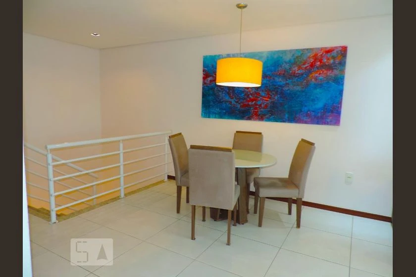 Apartamento con balcón acristalado y cocina abierta — photo 6