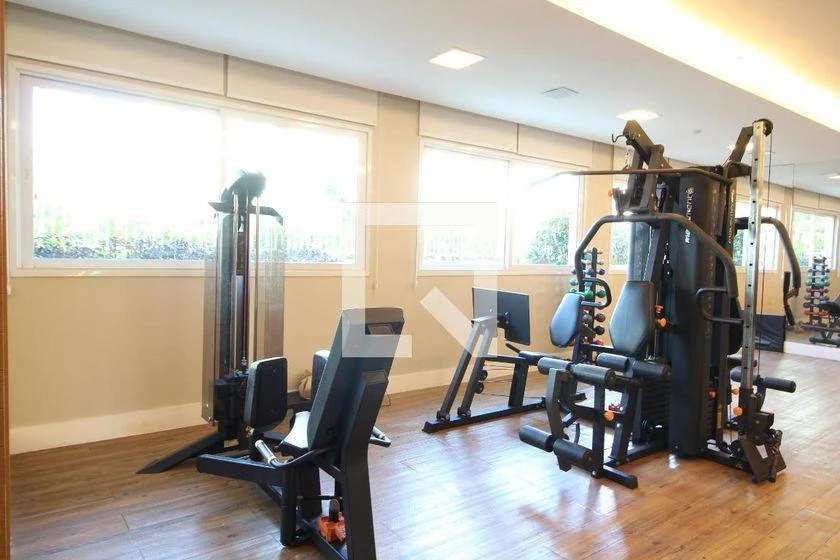 2-bedroom apartment in a building with a gym — photo 18