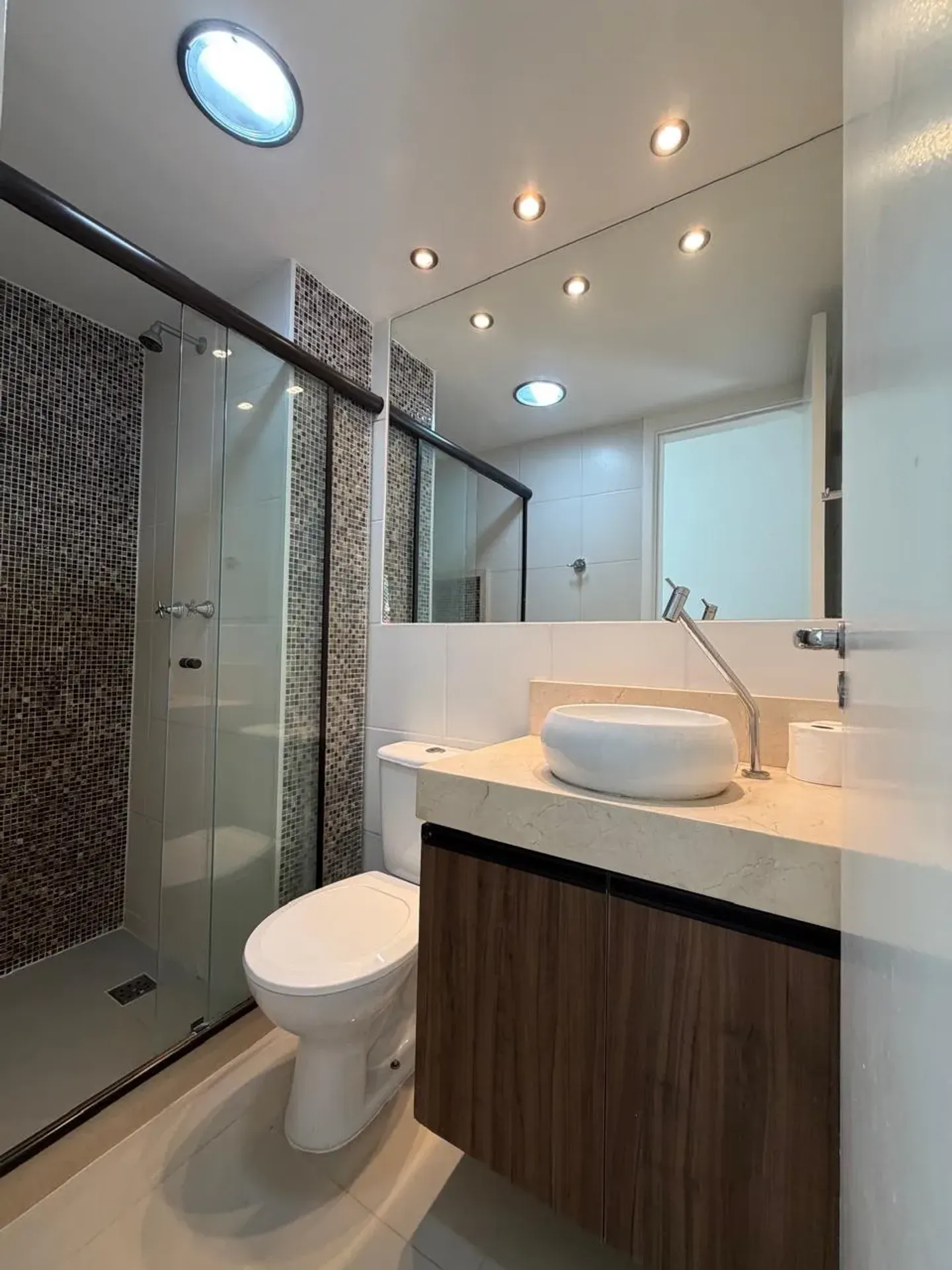 4-bedroom apartment with a closed-in balcony — photo 29