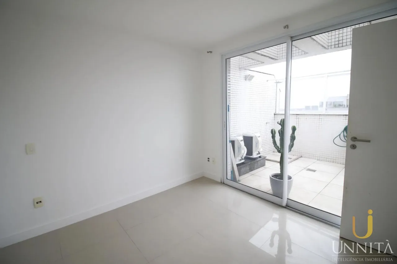 Apartamento sem mobília com 4 quartos e 3 banheiros — photo 12