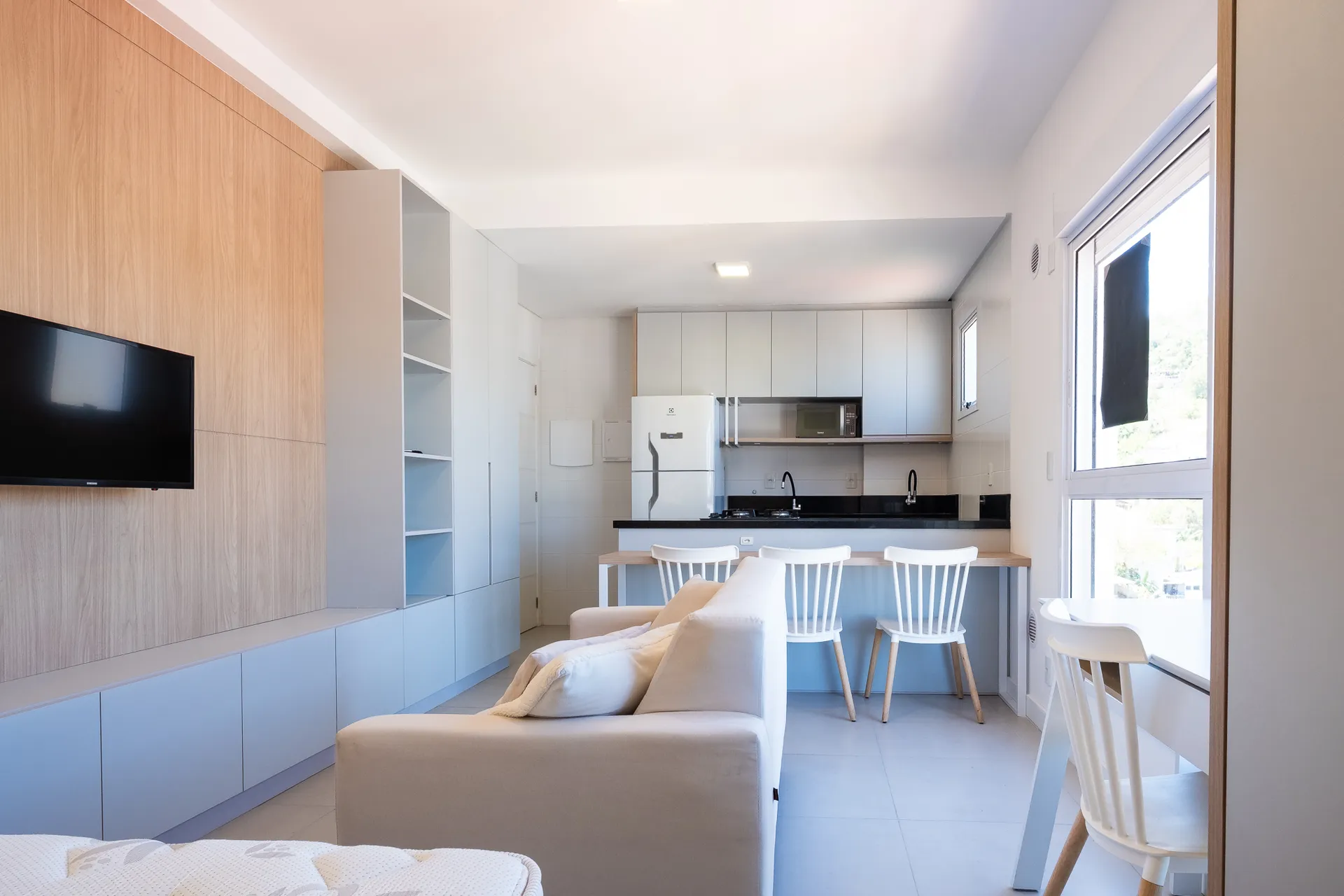 Furnished studio, 35 m², with floor-to-ceiling windows — photo 7