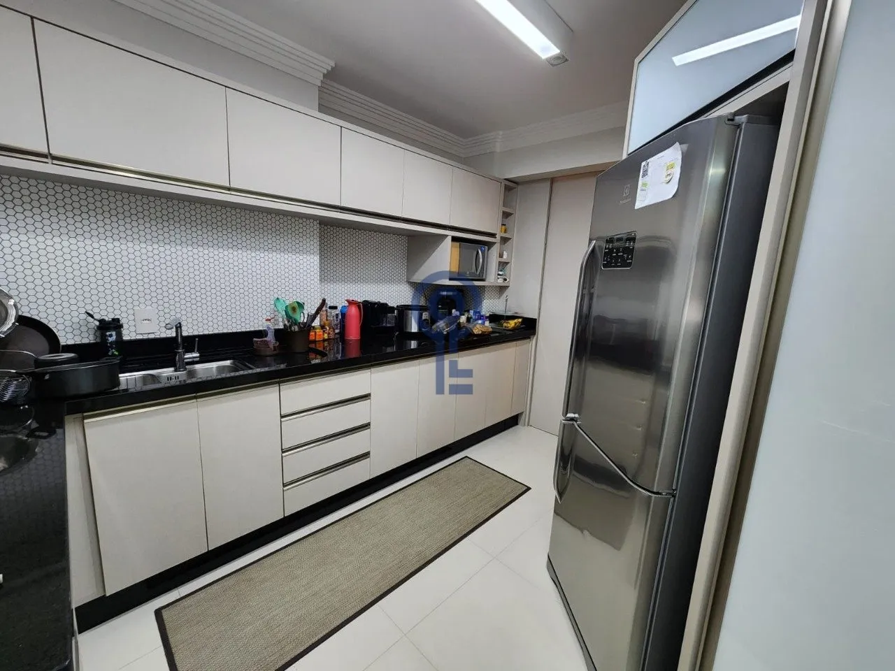 Furnished 4-bedroom apartment with 1 en-suite bath — photo 13