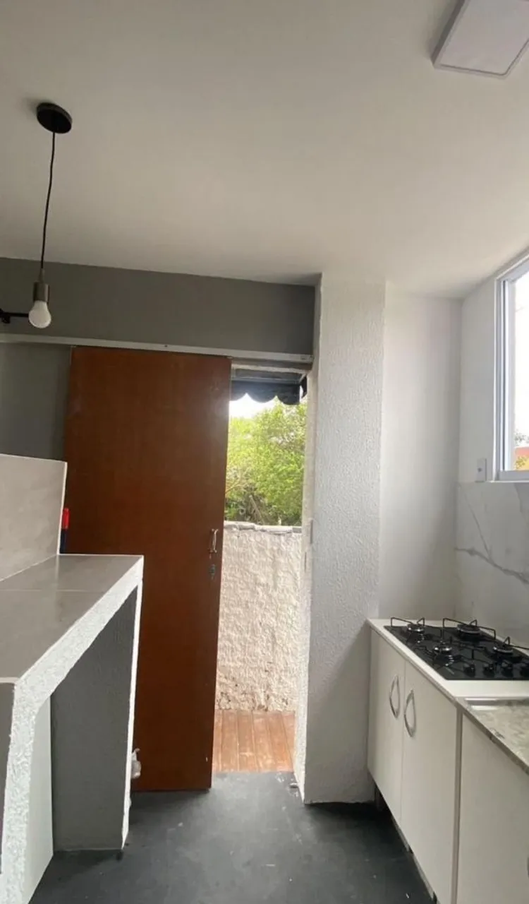 Furnished studio apartment with open-plan gas kitchen