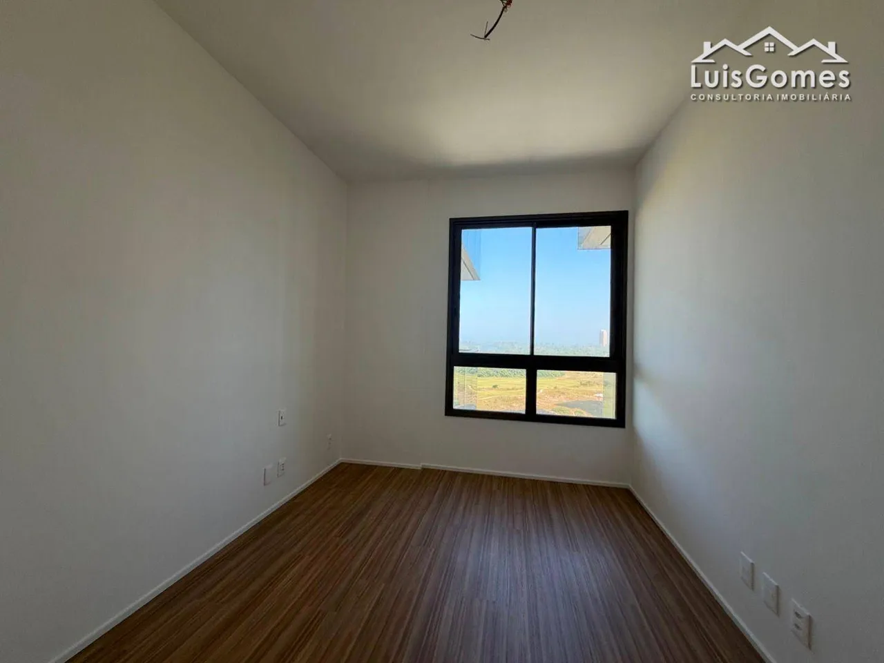 Apartment with 4 suites and a balcony view — photo 13