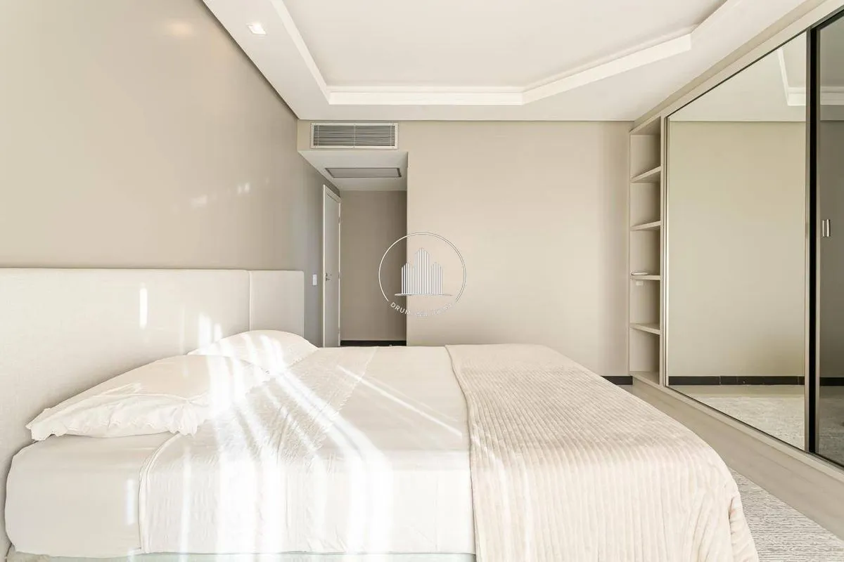 House with 6 en-suite bedrooms, 800 m² and 4 parking spots — photo 47