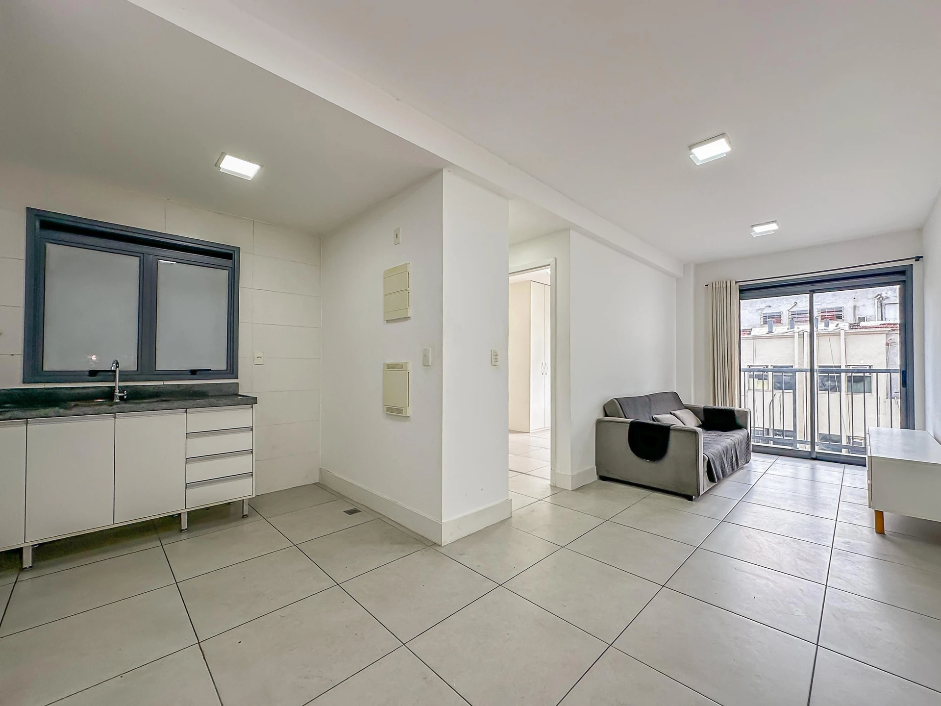 Apartamento mobiliado de 1 quarto em condomínio com sauna