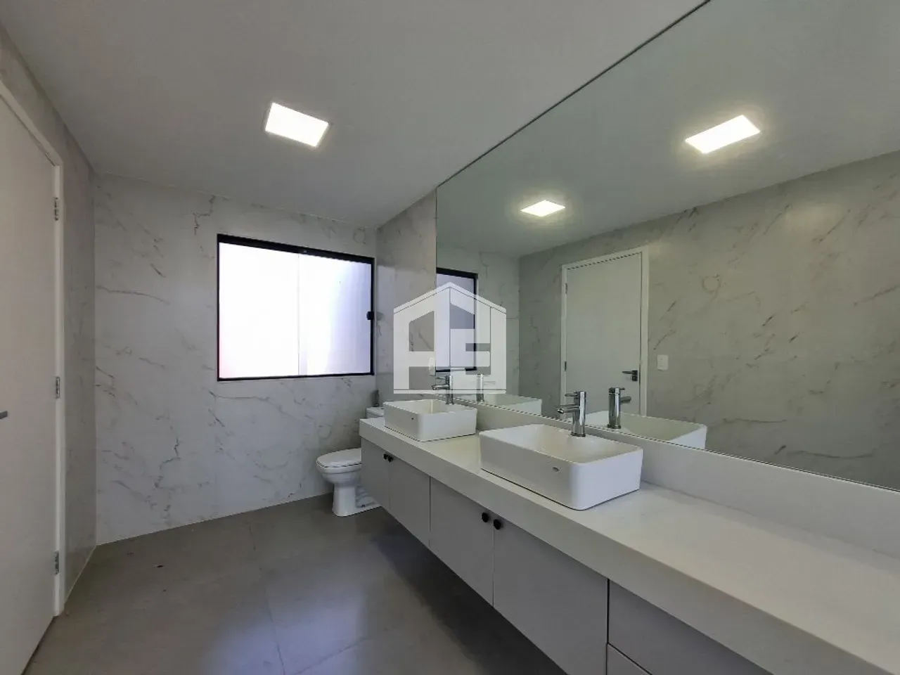 Triplex house with 4 bedrooms and 5 bathrooms, 2 parking — photo 12