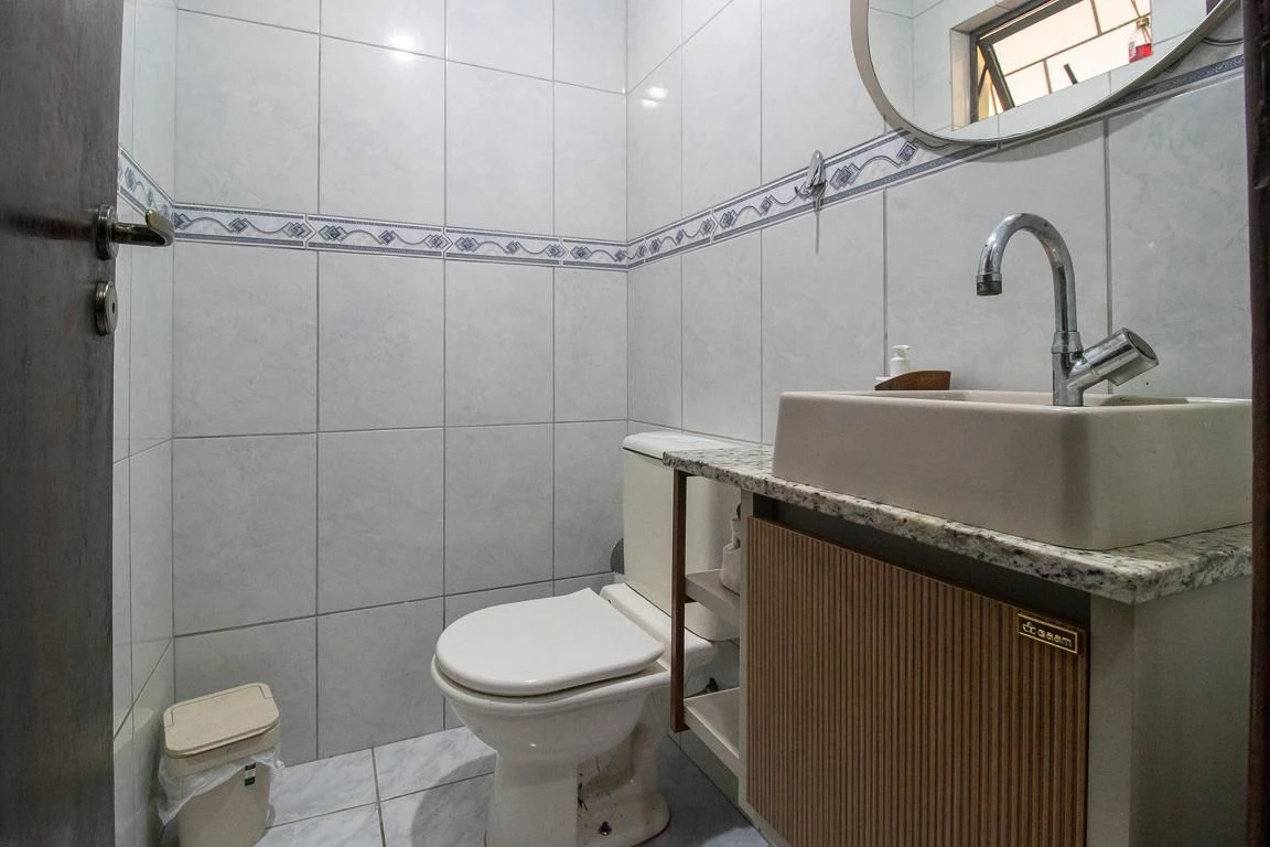 3-bedroom house with a bathtub in Curitiba — photo 17