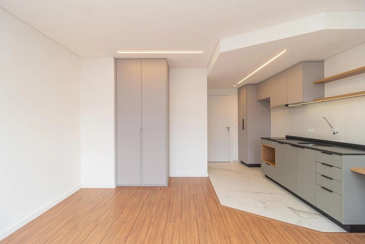Apartamento de 1 quarto com cozinha aberta de 42 m²