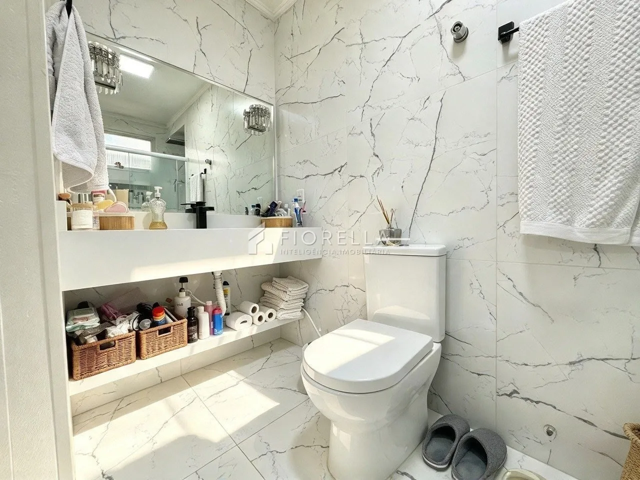 Furnished apartment, 184 m², with a glass-enclosed balcony — photo 21