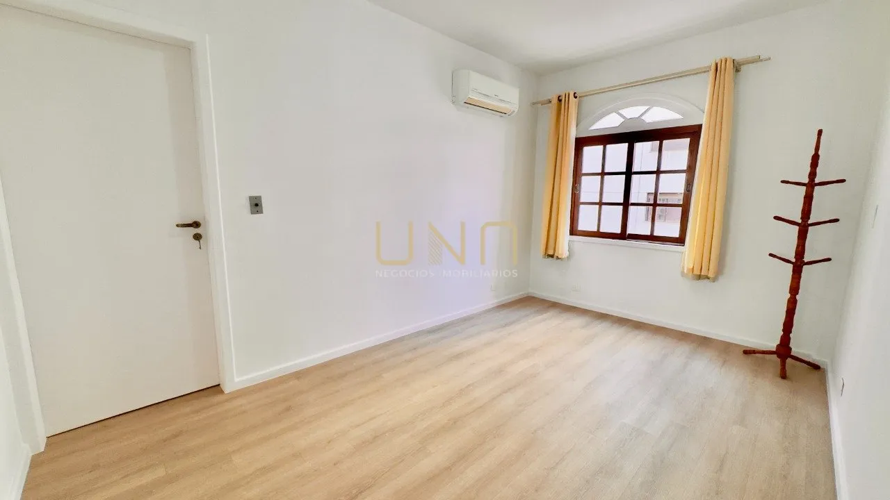 Vestidor y 2 dormitorios: departamento de 77 m² — photo 2